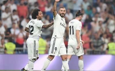 亚美电竞快讯-B席任意球直接破门重现经典