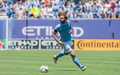 亚美电竞精华-三笘薰又造绝佳机会