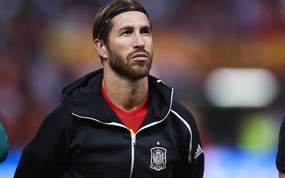 亚美电竞独家-姆希塔良赛后和对手拥抱